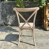 Chaise Moderne de Luxe en Plastique Empilable et Durable à Dossier Croisé pour Hôtels, Banquets, Mariages, Réceptions et Salons – Vente en Gros