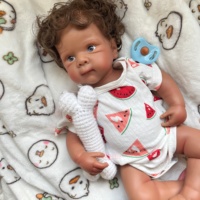 21'' Lockiges Braunes Haar Betty Mädchen Vollsilikon-Reborn-Puppe mit Schnuller Kleines Baby für Kinder Sammler Künstler