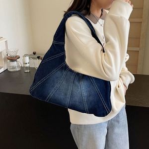 Sac à bandoulière Hobo en jean géométrique tendance avec doublure en polyester, fermeture éclair portable, sacs à main pour femmes, usage quotidien, vente en gros - Product Image 3