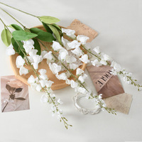 Lys artificiels en soie à longues tiges, Delphiniums en forme de cloche, Violets – Parfaits pour la décoration de mariages et d'hôtels, Mur floral tendance