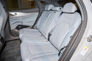 Vente en gros DENZA N7 2023 702km 2WD <span class=keywords><strong>4X4</strong></span> SUV électrique EV >700km d'autonomie NEDC Batterie 90-110kWh Moteur 200-250kW <span class=keywords><strong>à</strong></span> <span class=keywords><strong>vendre</strong></span> - Product Image 5