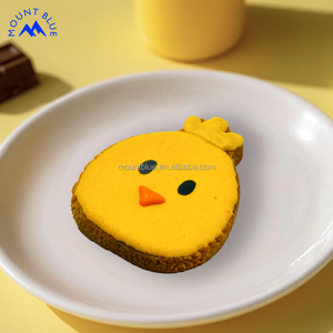 Galletas de Pascua con forma de ojos negros y pico naranja empaquetadas en bolsa transparente a cuadros, golosinas festivas ideales, galletas de Pascua - Product Image 1