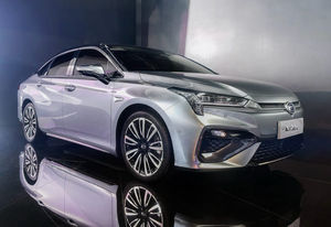 GAC Aion ES Luxe Elektrische Sedan Lange Afstand 500km Premium Comfort voor Executive Business Chauffeurservice - Product Image 2