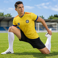 Jersey Sepak Bola Musim Panas Bahan Mesh Bernapas Model Street Wear, Potongan Kotak, Kerah V, Lengan Pendek, Cetak Sublimasi Transfer Panas