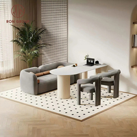 Table à manger ovale en bois clair avec base à rayures verticales, ensemble de meubles de restaurant moderne pour café et restaurant