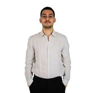Camisa de hombre beige de manga larga con botones para uso formal. - Product Image 1