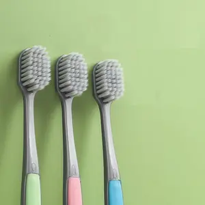 Nuovo arrivo portatile personalizzato comodo 3 grandi e larghi spazzolini Ultra morbidi per la protezione della testa spazzolino da denti