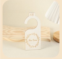 Séparateurs de placard personnalisés pour bébé, cadeaux en bois faits à la main, marqueurs de taille de vêtements pour organiser le placard des bébés, cadeau de naissance