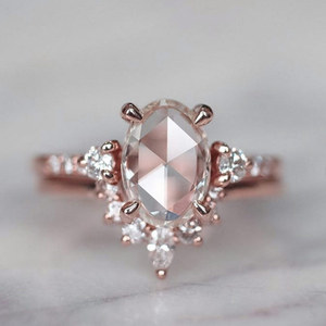 Elegante anello con pietra ovale per donna, design scintillante intarsiato, gioielli alla moda in tonalità rosa - Product Image 3