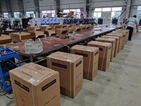Machine commerciale électrique semi-automatique de sertissage de canettes pour canettes de boissons