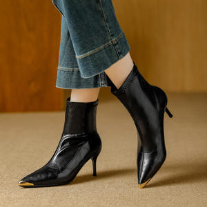 Bottines à talons hauts en cuir véritable - Bottines élégantes et polyvalentes à mi-mollet, confortables et fines pour l'automne et l'hiver - Product Image 4