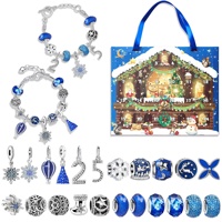 Coffret Cadeau Bracelet Unisexe en Alliage de Zinc avec Breloques DIY Thème Noël Bleu – Boîte Mystère Couronne/Cœur/Étoile/Formes Variées
