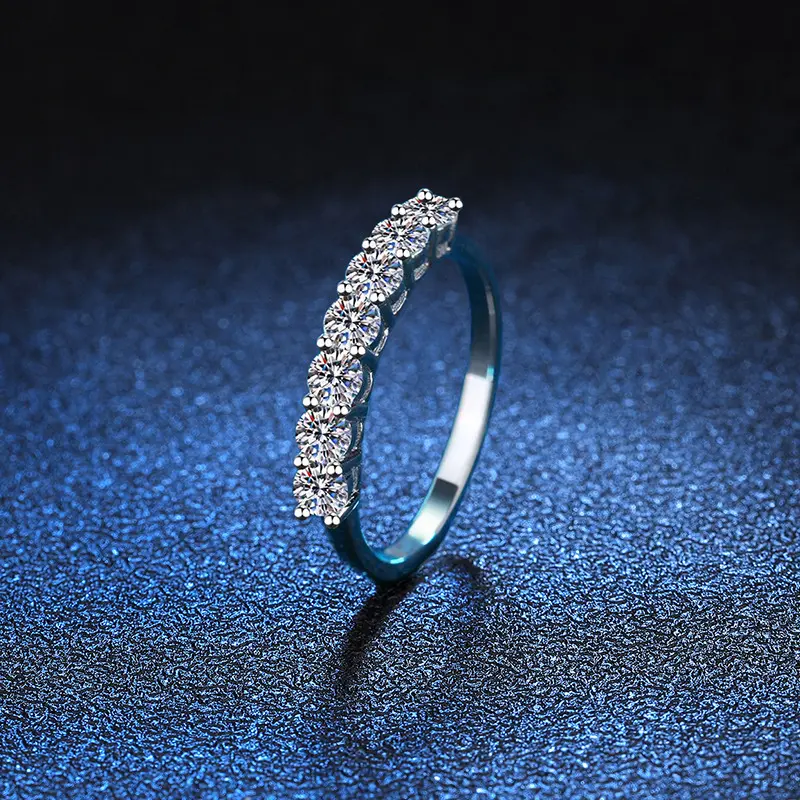 แหวนหมั้นเงินแท้ 925 ที่สวยงามพร้อมแหวนเครื่องประดับ Moissanite ขนาด 0.7 กะรัต