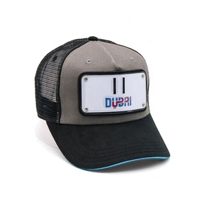 Sombrero de placa de metal de ala negra, gorra de malla negra con logotipo bordado 3D, gorra de camionero de 6 paneles - Product Image 3