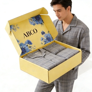 Boîtes en carton ondulé auto-assemblantes en papier recyclé avec logo de marque personnalisé, boîtes d'expédition portables en relief pour vêtements et <span class=keywords><strong>chaussettes</strong></span> - Product Image 1