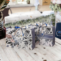 Tas Hadiah Grosir Logo Kustom Mewah dengan Pegangan Pita Daur Ulang untuk Promosi Pameran Hadiah Pengiring Pengantin Kemasan Parfum