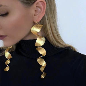 Pendientes de Borla Chapados en Oro para Mujer, de Aleación, para Fiesta, de Moda, Colgantes, Joyería de Tendencia - Product Image 1