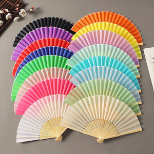 Kipas Lipat Kain Sutra Bambu Campuran Warna 21cm untuk Dekorasi Pernikahan DIY - Product Image 1