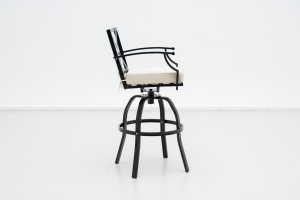 Tabouret <span class=keywords><strong>de</strong></span> <span class=keywords><strong>bar</strong></span> pivotant avec accoudoirs, dossier en X en métal <span class=keywords><strong>noir</strong></span> <span class=keywords><strong>mat</strong></span>, <span class=keywords><strong>chaise</strong></span> <span class=keywords><strong>de</strong></span> <span class=keywords><strong>bar</strong></span> haute avec coussin compressé haute densité et repose-pieds - Product Image 2