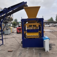 Équipement de fabrication de blocs de béton QTJ4-24 pour les briqueteries avec sélection flexible des moules et production quotidienne fiable
