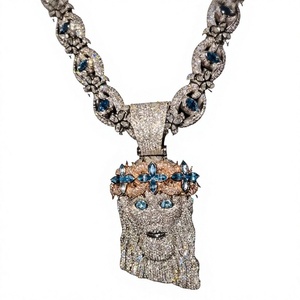 Pendentif religieux visage de Jésus avec couronne d'épines incrustée de diamants, en argent 925 et moissanite, collier pour homme - Product Image 1
