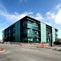 Squelette en acier robuste minimisant les risques de fissuration pour les structures en acier érigées sur les chantiers de construction de bureaux