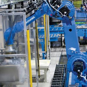 Robot articulé industriel ONA Cobot Yaskawa GP180-120 pour le soudage et le transport de pièces polies - Product Image 4