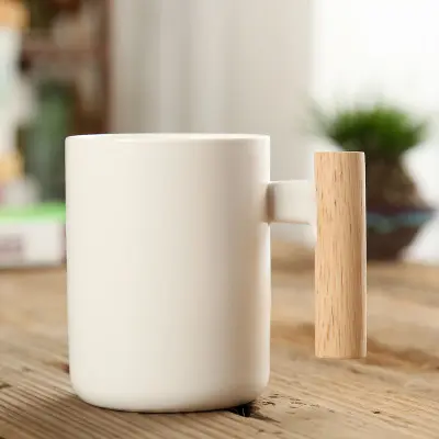 Feiyou tampa de porcelana branca, venda quente tampa de bambu com cabo de madeira cerâmica caneca de café com colher de porcelana branca com caixa de presente