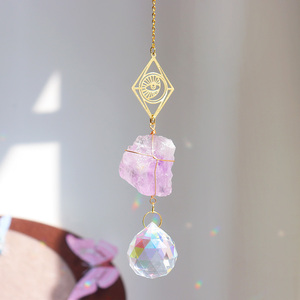 Di alta qualità di cristallo <span class=keywords><strong>naturale</strong></span> Catcher di <span class=keywords><strong>sole</strong></span> irregolare gemma di <span class=keywords><strong>pietra</strong></span> per la decorazione per la casa di guarigione di cristallo grezzo artigianato appeso regali promozionali - Product Image 2