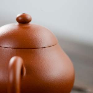 Recommandation : <span class=keywords><strong>Pot</strong></span> <span class=keywords><strong>en</strong></span> sable violet de type poire miniature, provenant de Yixing, le lieu le plus célèbre de la fabrication de pots <span class=keywords><strong>en</strong></span> sable violet chinois - Product Image 3