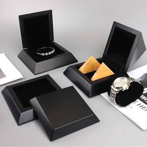 SUNDO Novo estilo luxo veludo preto travesseiro triângulo jóias pulseira caixa presente embalagem único relógio de madeira caixa - Product Image 1
