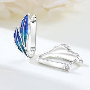 ต่างหูขนนกสีน้ำเงินเป็นของขวัญที่สมบูรณ์แบบสำหรับเด็กผู้หญิง และเป็นตัวเลือกที่เหมาะสำหรับของขวัญวันครบรอบหรือวันเกิด - Product Image 4