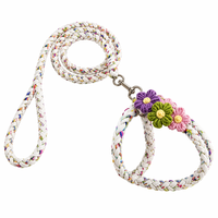 Ensemble collier et laisse tressés à la main pour chien, avec jolie décoration florale au crochet, kit de traction réglable pour chiens de petite et moyenne taille