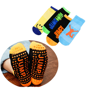 Chaussettes de sol d'intérieur professionnelles pour garçons filles antidérapantes éducation précoce Yoga Taekwondo aire de jeux <span class=keywords><strong>trampoline</strong></span> chaussettes tricotées - Product Image 1