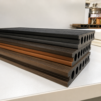 Vente flash : terrasse en WPC imperméable, revêtement de sol extérieur avec texture bois, composite plastique pour un revêtement de sol durable