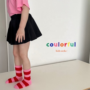 Chaussettes pour tout-petits à rayures arc-en-ciel, chaussettes mi-mollet unisexes pour bébés, chaussettes en coton de <span class=keywords><strong>classe</strong></span> A pour enfants de 0 à 3 ans, vente en gros - Product Image 4
