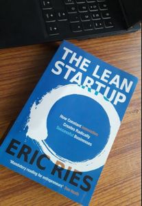Achetez le livre « The Lean Startup » sur l'innovation commerciale, l'entrepreneuriat, l'économie et les finances pour adultes, par les exportateurs - Product Image 3