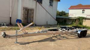 Estilo caliente 9200mm 30 pies <span class=keywords><strong>ejes</strong></span> tándem frenos hidráulicos literas de madera estilo aleación de aluminio remolques de barcos con precio barato - Product Image 6