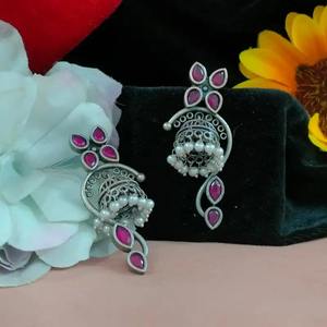 Pendientes Jhumki étnicos indios tradicionales con elegante piedra Kundan y perlas colgantes para bodas, festivales y fiestas - Product Image 1