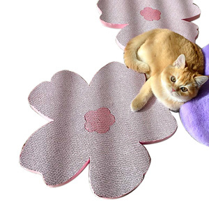 Scratching per gatti classici e moderni a doppio scopo a parete giocattolo per gatti colorato piatto con funzione pieghevole confezionato in cartone - Product Image 1