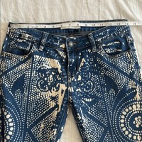Fabricants de jeans : Conception personnalisée, imprimé floral, coupe slim, denim délavé, jeans stretch pour femme, vente en gros