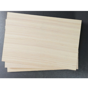 Fournisseur chinois en gros de <span class=keywords><strong>contreplaqué</strong></span> mélaminé imperméable 3mm 5mm 9mm 11mm 12mm <span class=keywords><strong>15mm</strong></span> 18mm 25mm, <span class=keywords><strong>contreplaqué</strong></span> stratifié pour la conception de portes - Product Image 1