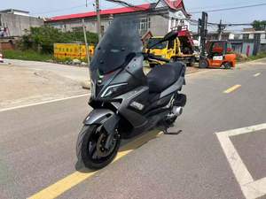 <span class=keywords><strong>Scooter</strong></span> Maxi <span class=keywords><strong>Aprilia</strong></span> SR Max 250 GT HPE 26HP avec transmission CVT, éclairage LED, écran TFT, démarrage sans clé pour les trajets quotidiens et les voyages - Product Image 2