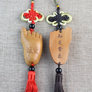 Colgante de madera de durazno para coche, adorno decorativo que aporta contento y felicidad al interior del vehículo, ideal como regalo. - Product Image 2