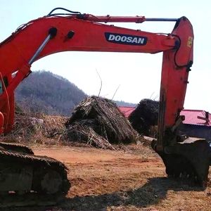Mini-excavatrice sur chenilles Doosan DH225 d'occasion, modèle 2018, 96% neuve, puissance 110 kW, poids opérationnel 21500 kg, moteur Doosan DB58TIS, 1,28 m - Product Image 3