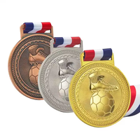 Op maat gemaakte gouden award herdenkingsprijs metalen voetbalbeker voetbalkampioenschap medaille