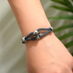 สร้อยข้อมือหัวกะโหลกสไตล์โกธิค เชือกถักแบบมิลาน พร้อมหัวเข็มขัดแม่เหล็กสแตนเลส สร้อยข้อมือเชือกไนลอนถักสไตล์พังก์ร็อก เครื่องประดับผู้ชาย - Product Image 6