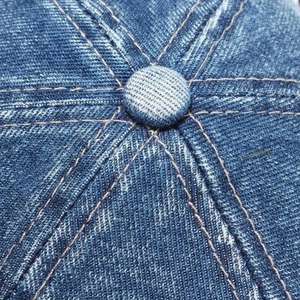 Casquette de baseball unisexe en jean délavé avec broderie personnalisée, style trucker, visière incurvée et calotte souple, idéale pour l'été et le sport - Product Image 4