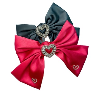 Agarre de pelo vintage hecho a mano con apliques de cristal en forma de corazón New <span class=keywords><strong>Old</strong></span> Stock-Ribbon Bow Fabric y material plástico - Product Image 1