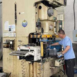 Fabrication professionnelle de tôle en acier inoxydable de précision Service personnalisé de fabrication de tôle en acier inoxydable - Product Image 4